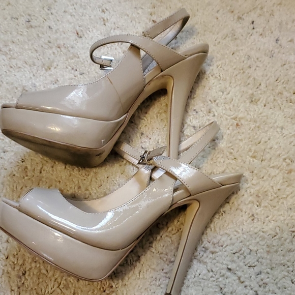 I N C International Concepts Patent Leather heel - Picture 2 of 4
